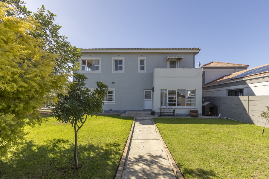 5 Bedroom Property for Sale in Strand North Western Cape